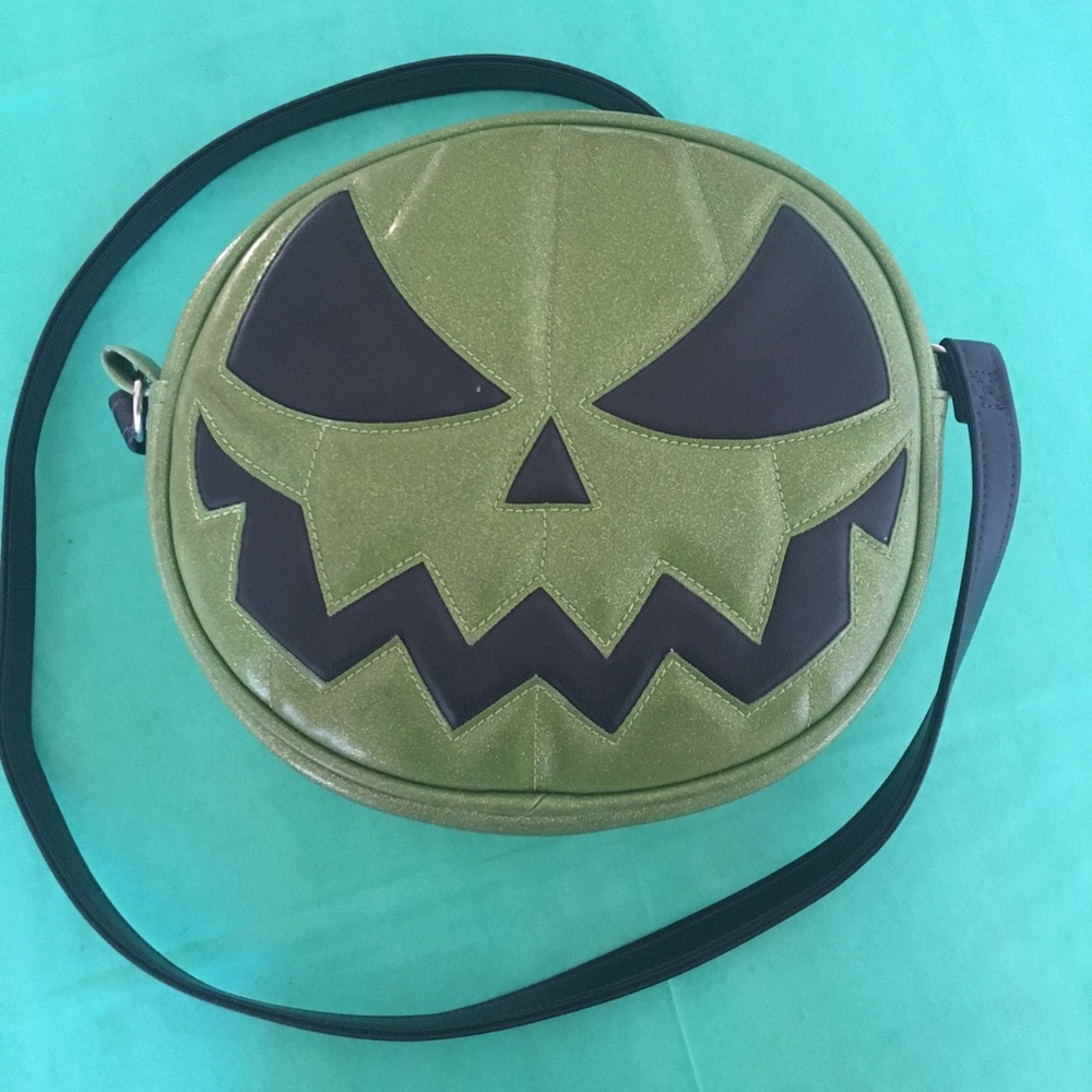 OFFERS Love pain and stitches bag